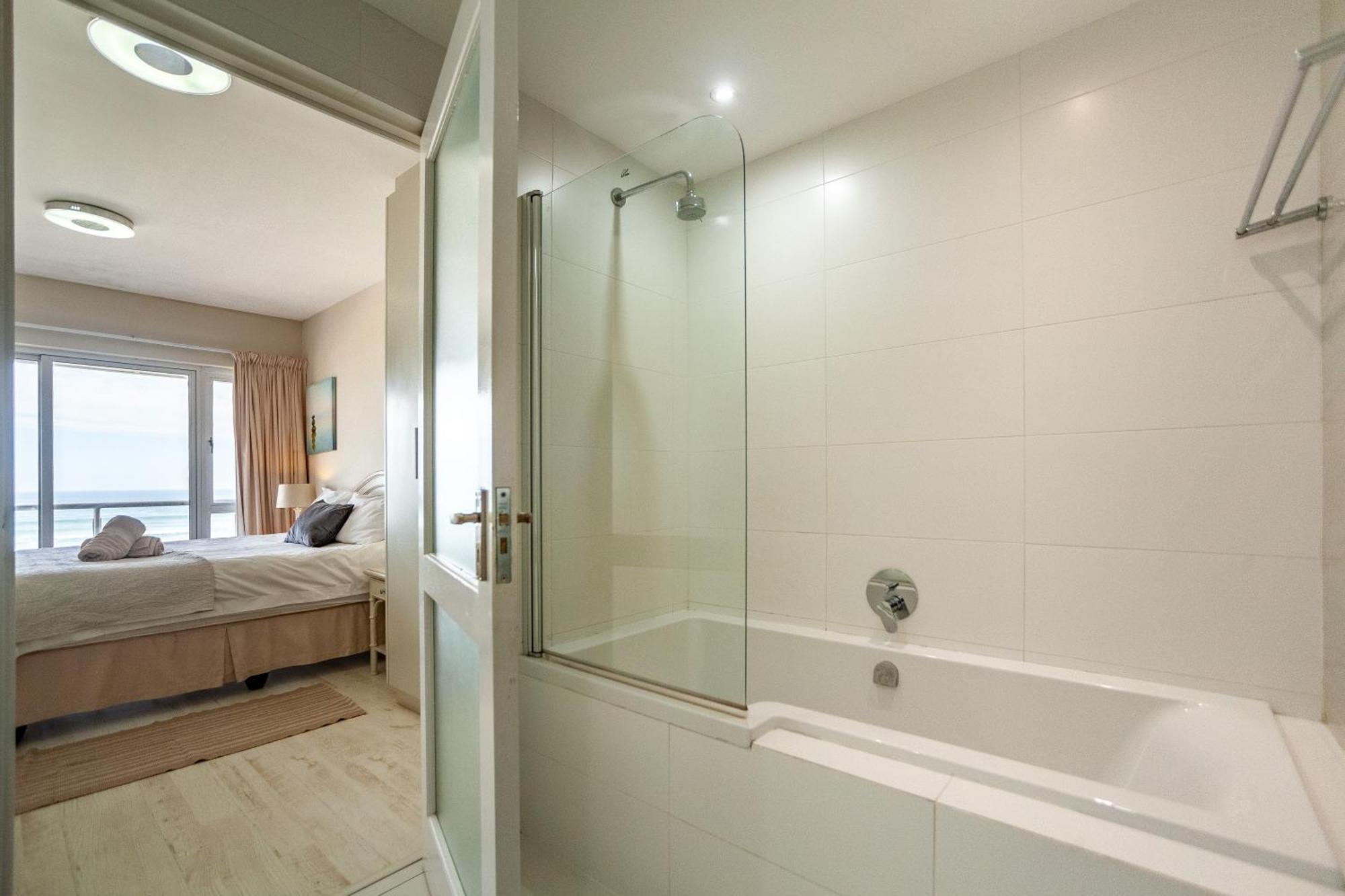 Luxury Private Beachfront 2 Bedroom Dolphin Apartment, Blouberg, Apartment *