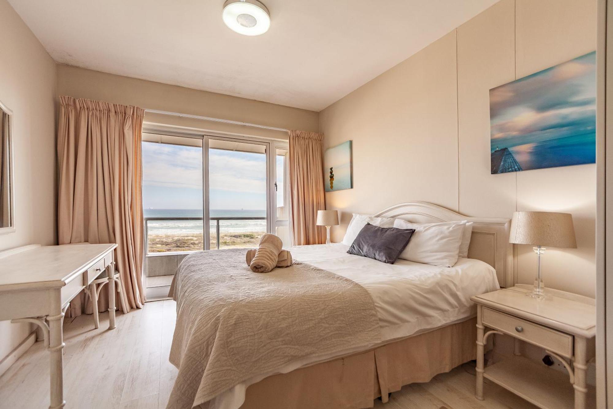 Apartment Luxury Private Beachfront 2 Bedroom Dolphin Apartment, Blouberg, *