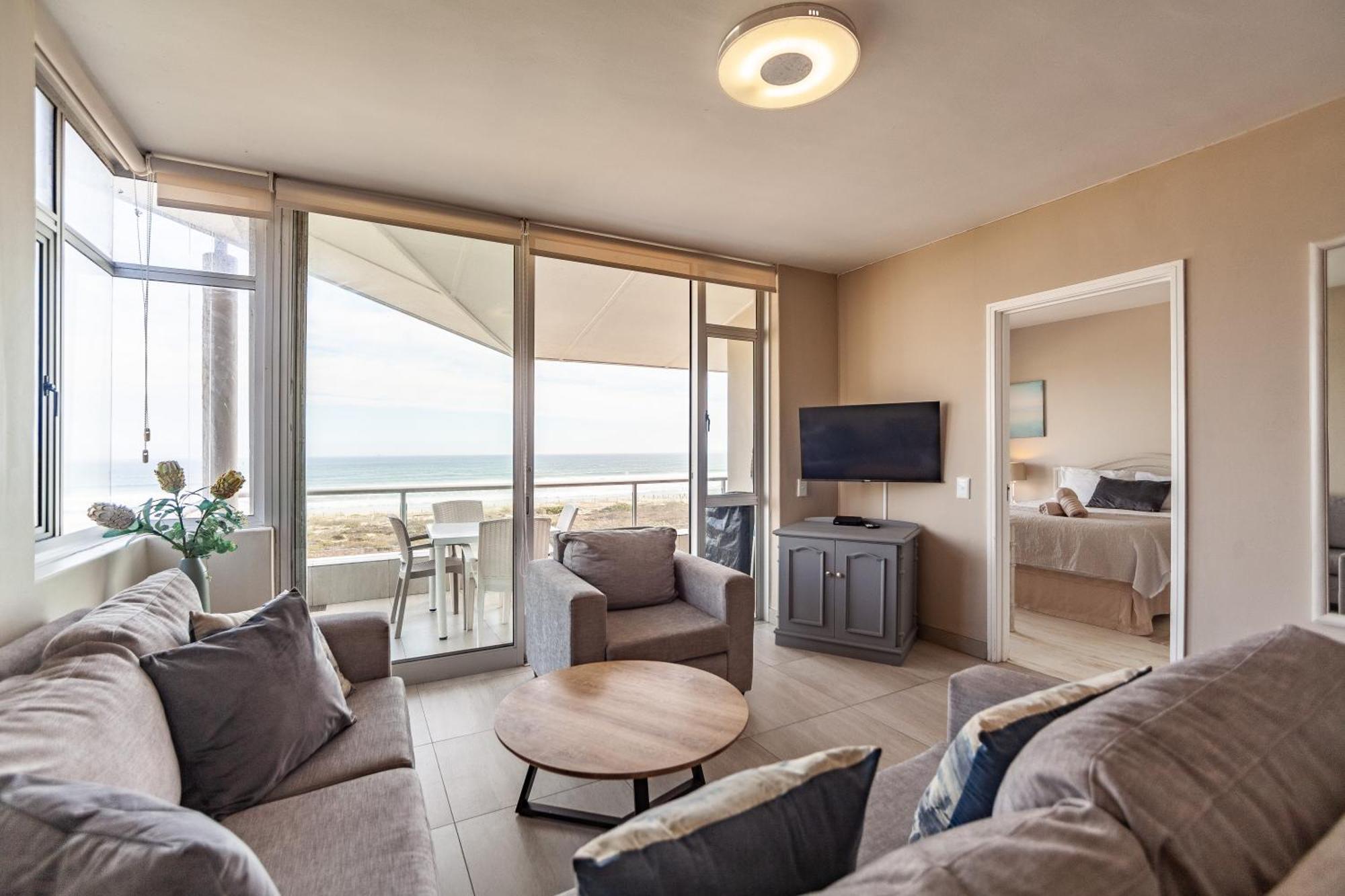 Luxury Private Beachfront 2 Bedroom Dolphin Apartment, Blouberg, *